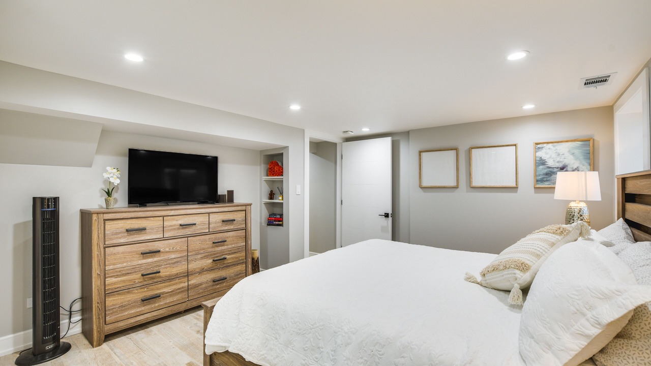 Photo of Bedroom in Edgewater Beach
