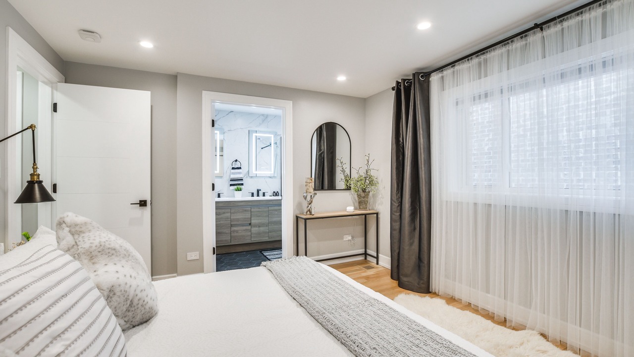Photo of Bedroom in Edgewater Beach