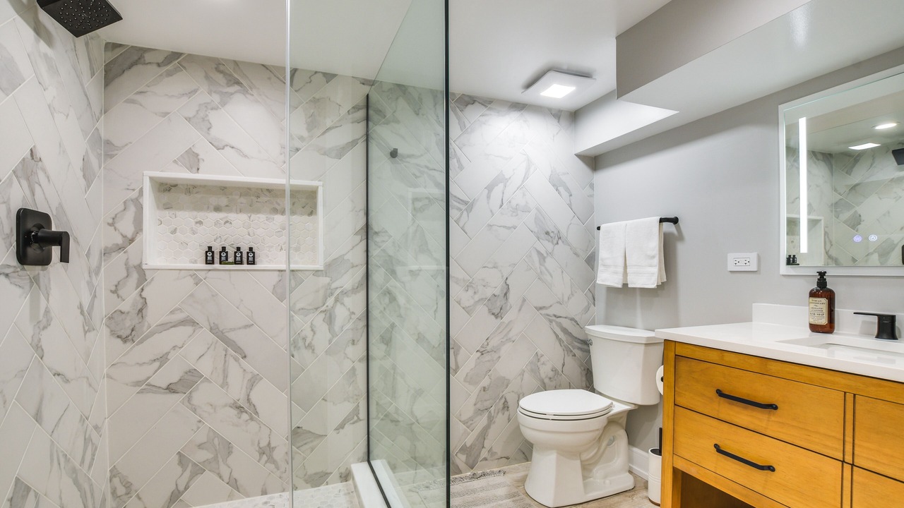Photo of Bathroom in Edgewater Beach