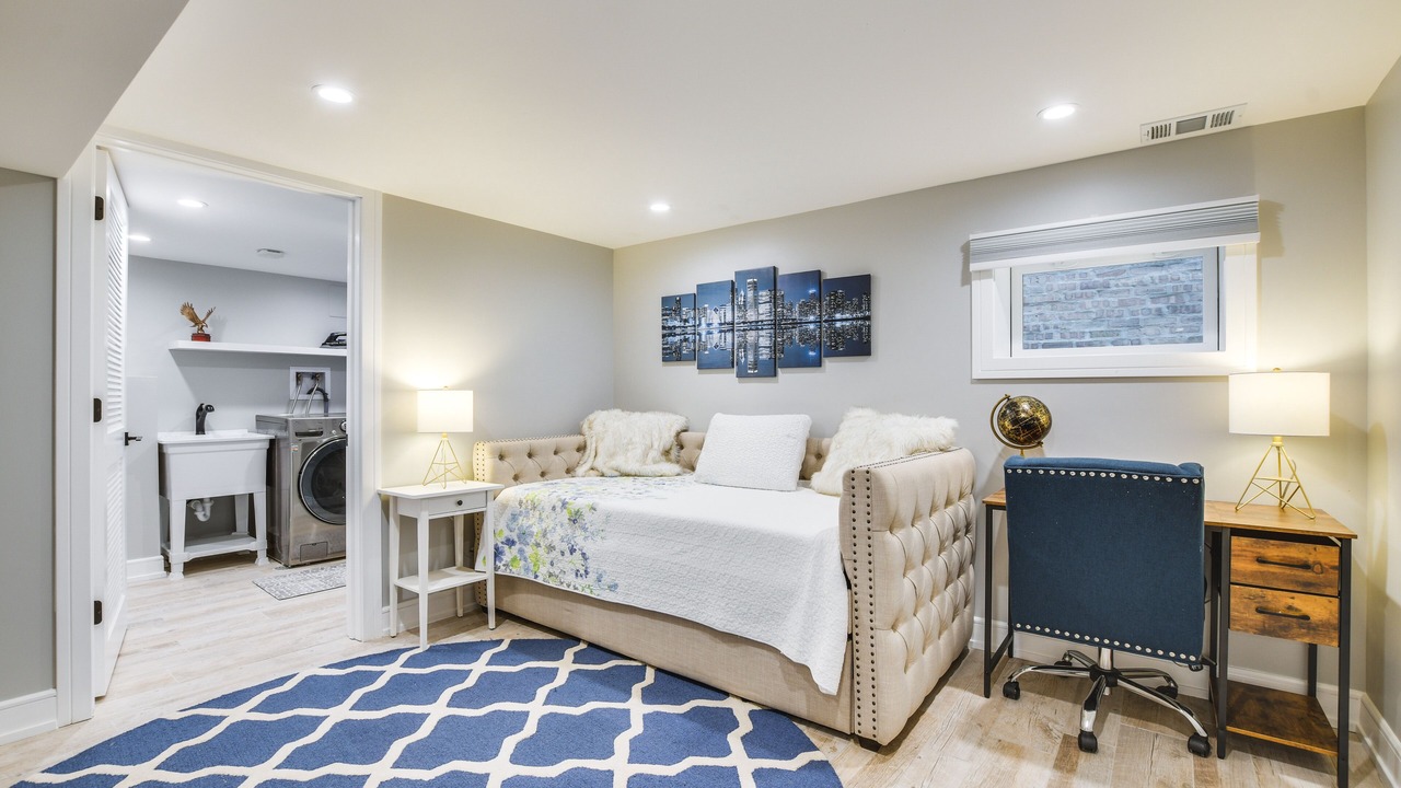 Photo of Bedroom in Edgewater Beach