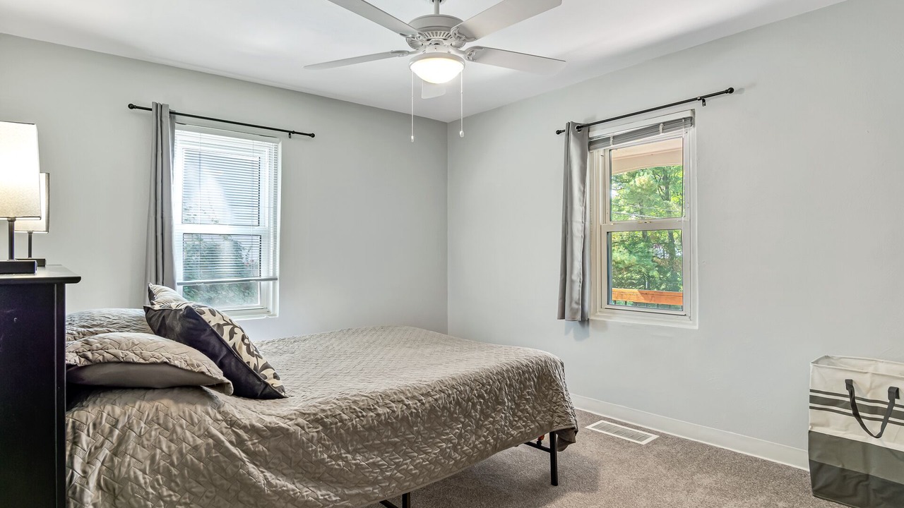 Photo of Bedroom in Alton