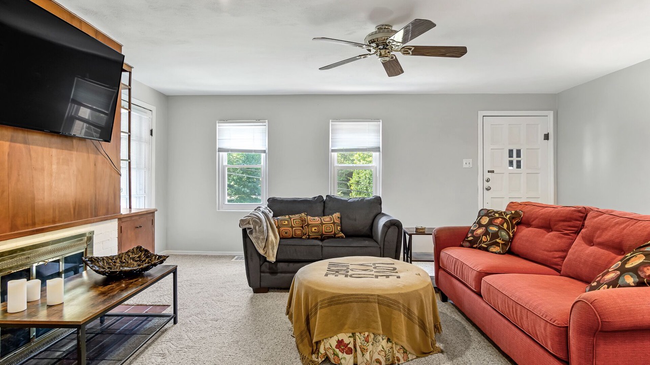 Photo of Livingroom in Alton