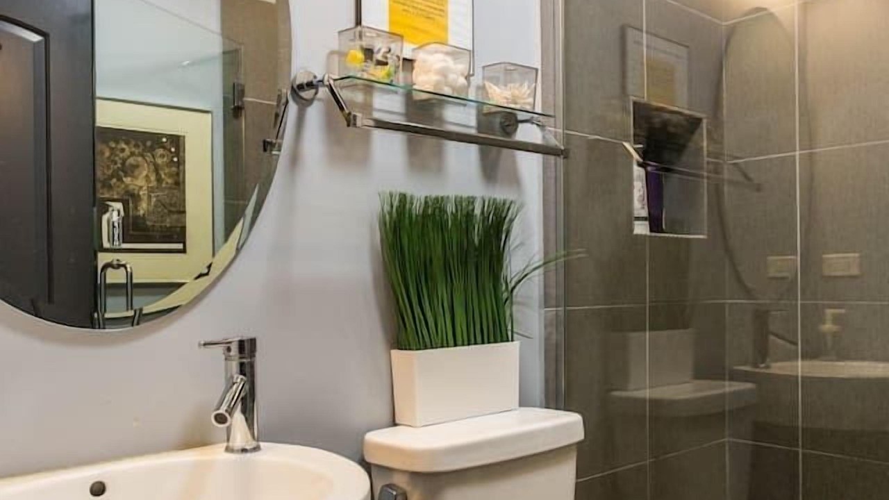 Photo of Bathroom in Bronzeville
