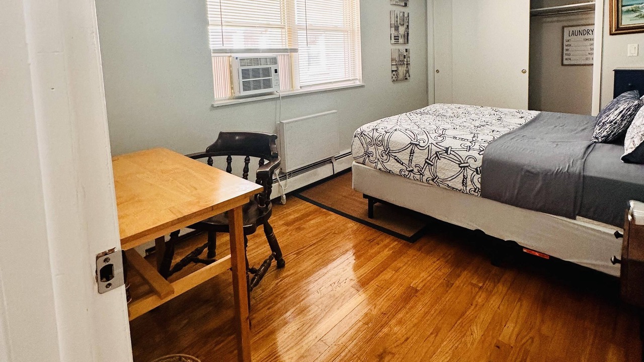 Photo of Bedroom in Rogers Park