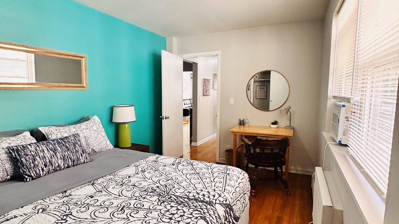 Photo of Bedroom in Rogers Park