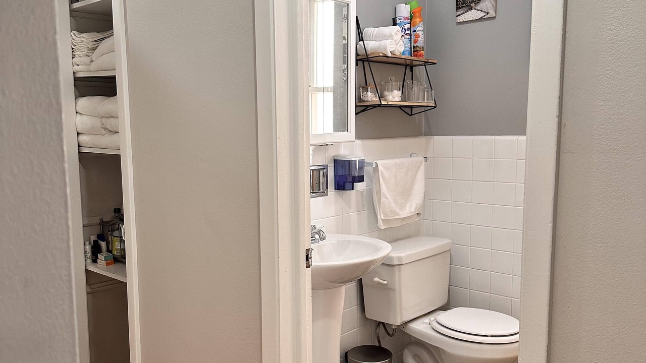 Photo of Bathroom in Rogers Park