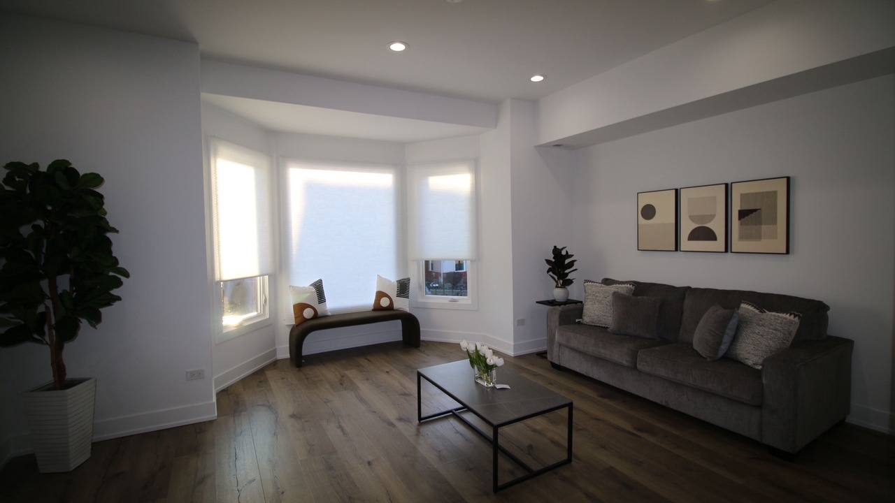 Photo of Livingroom in North Kenwood