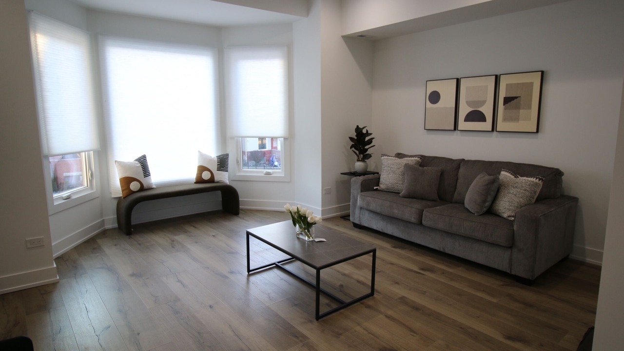 Photo of Livingroom in North Kenwood