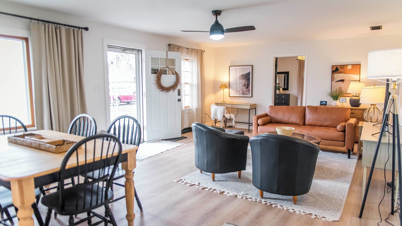 Photo of Livingroom in Bowen