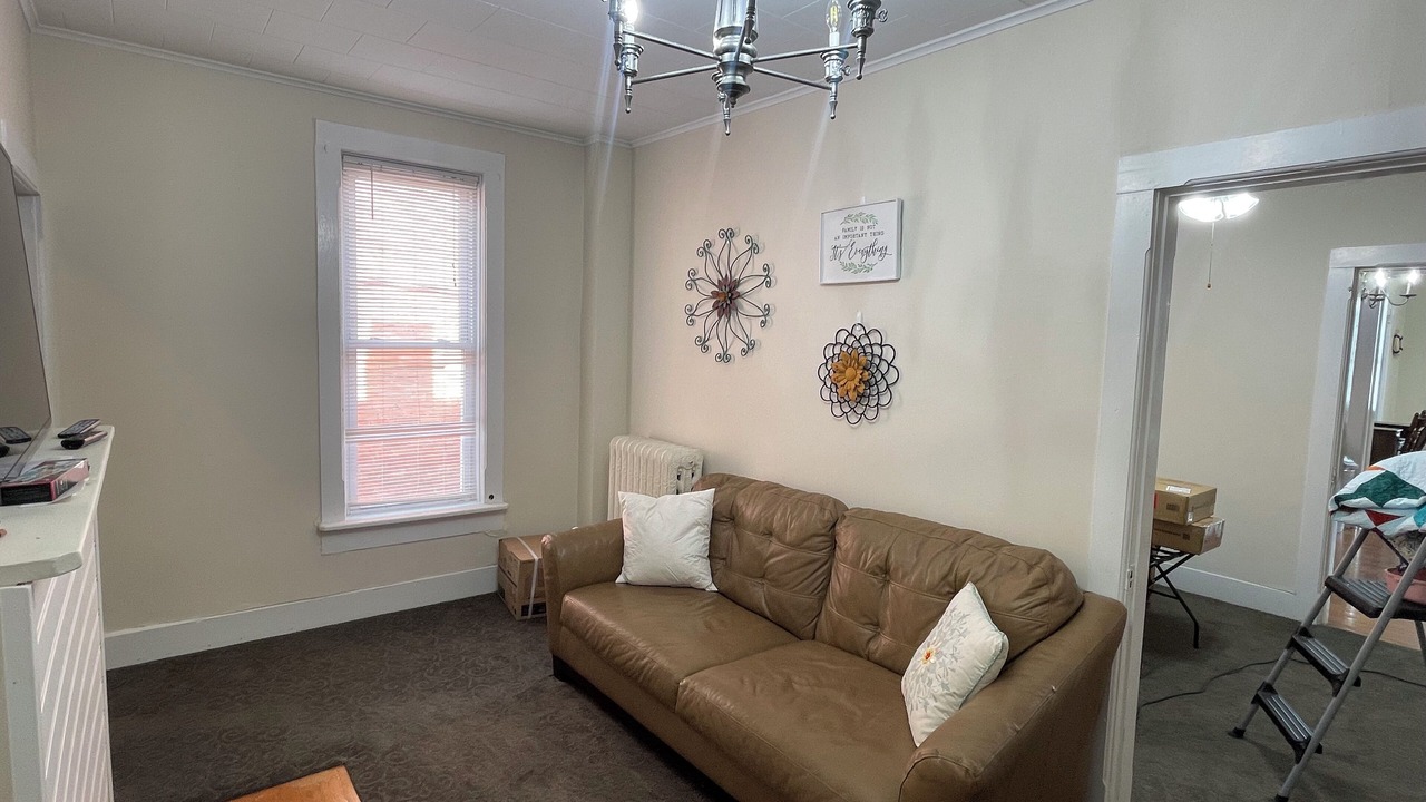 Photo of Livingroom in Nauvoo