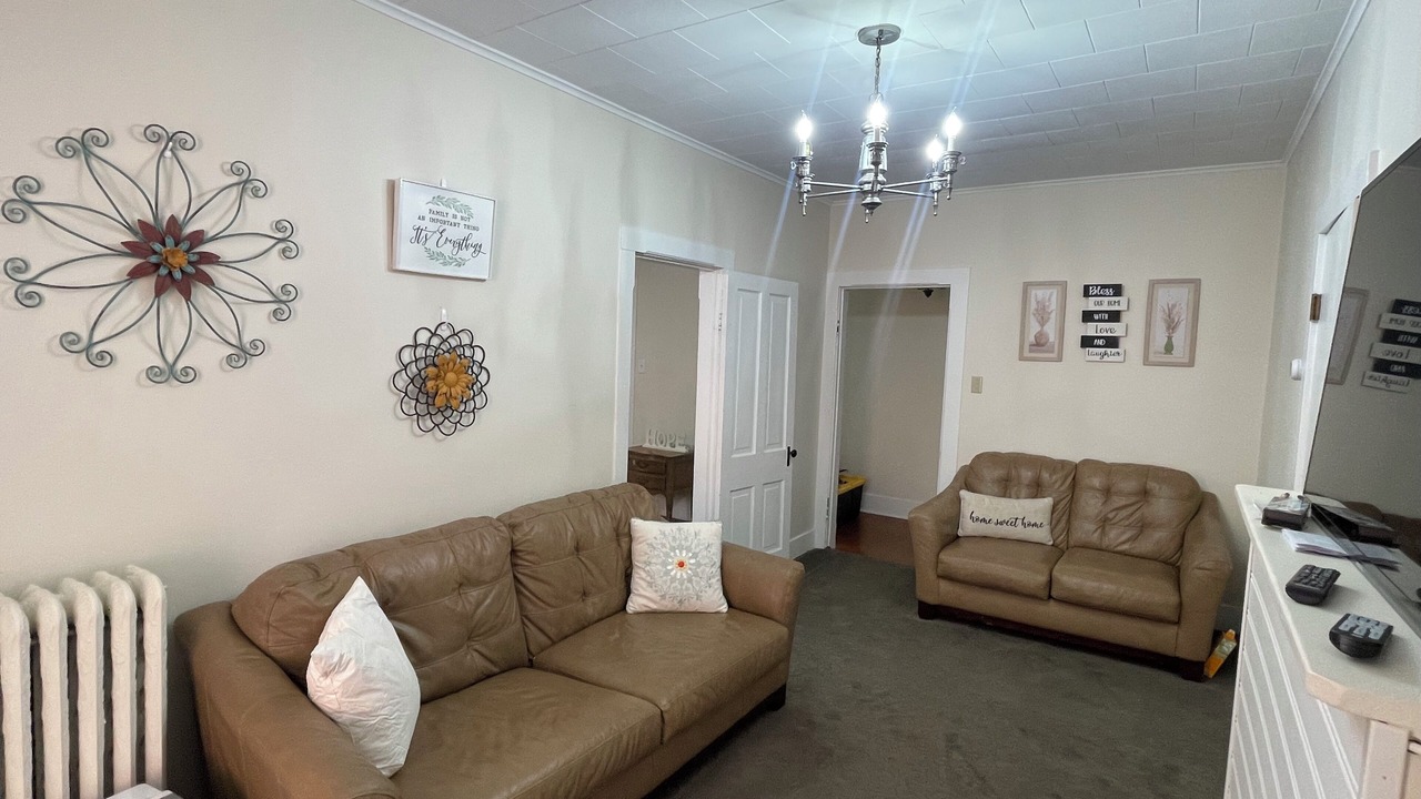 Photo of Livingroom in Nauvoo
