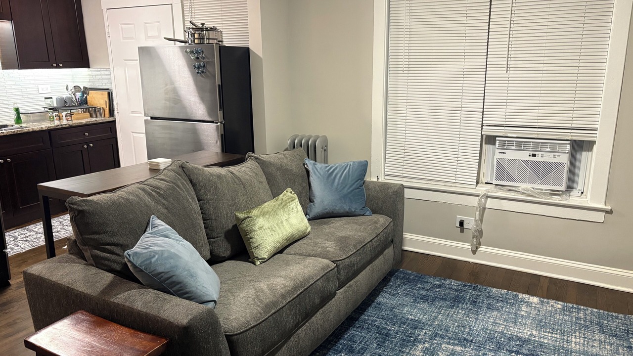 Photo of Livingroom in Rogers Park