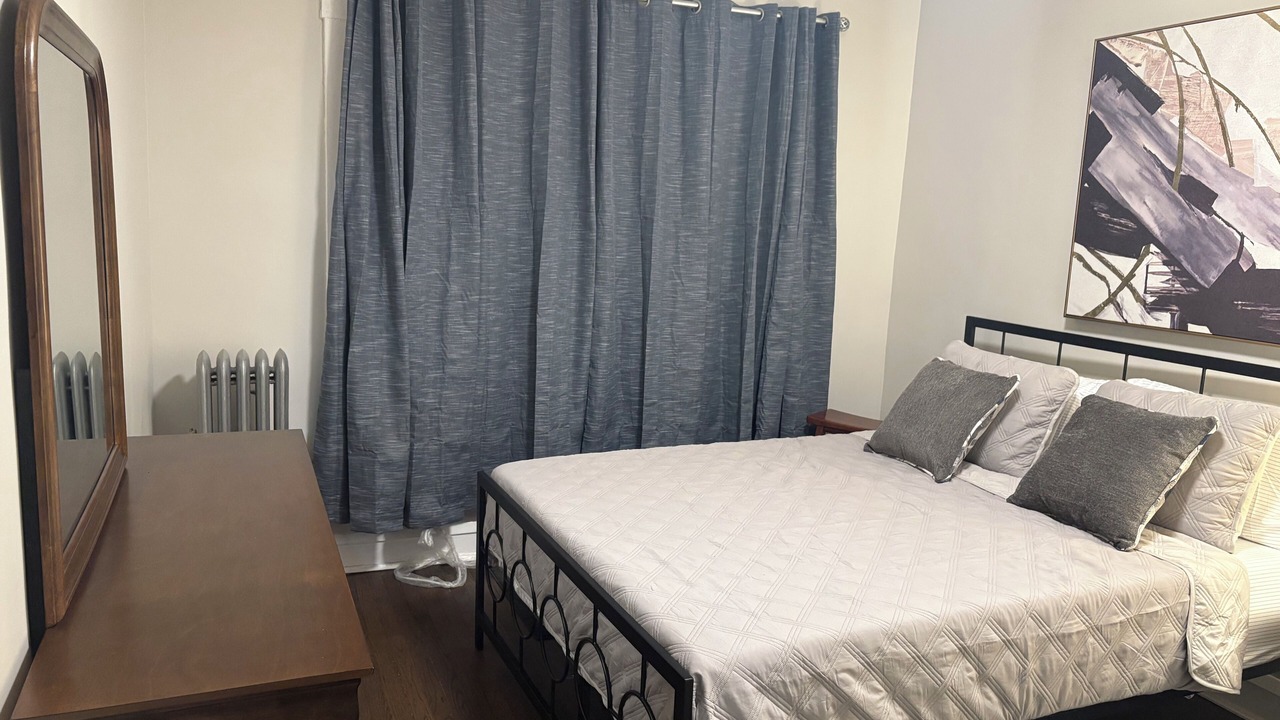 Photo of Bedroom in Rogers Park