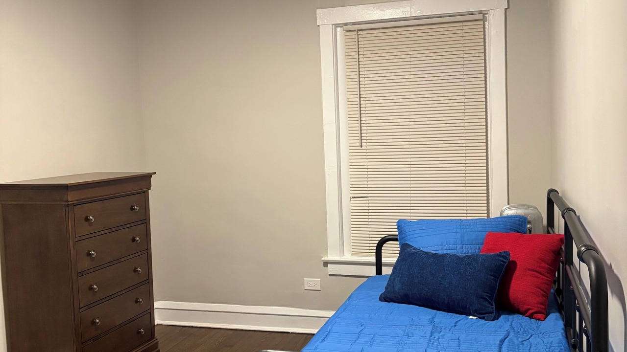 Photo of Bedroom in Rogers Park