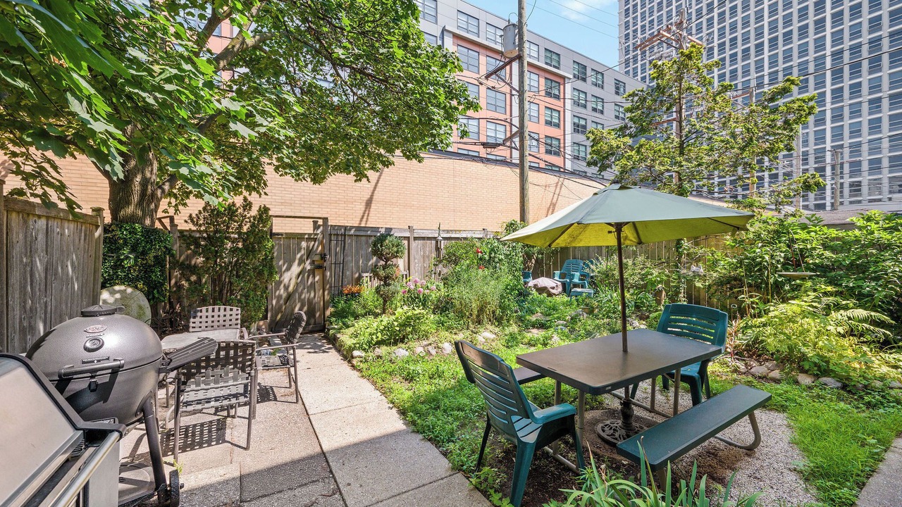 Photo of Outdoor in Rogers Park