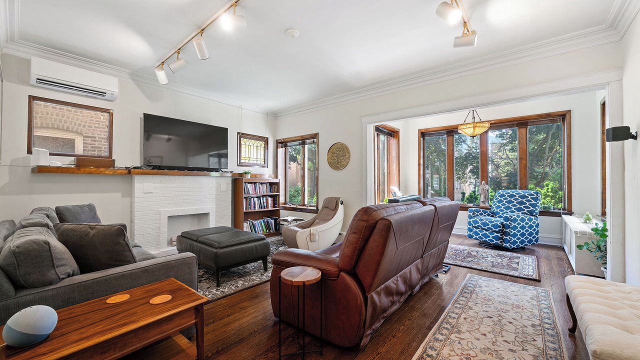 Photo of Livingroom in Rogers Park