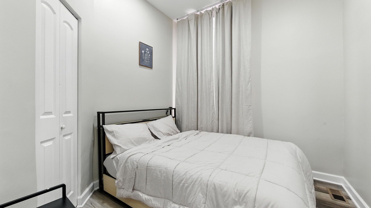 Photo of Bedroom in Fuller Park
