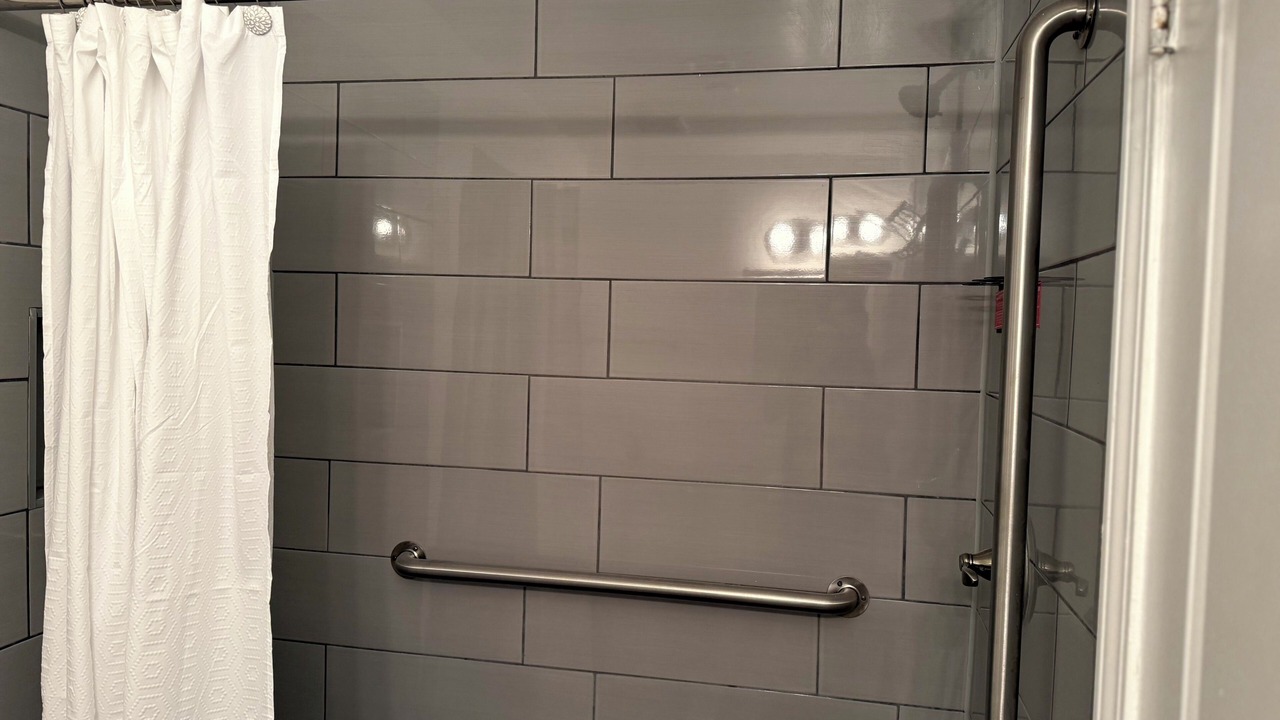 Photo of Bathroom in Rogers Park