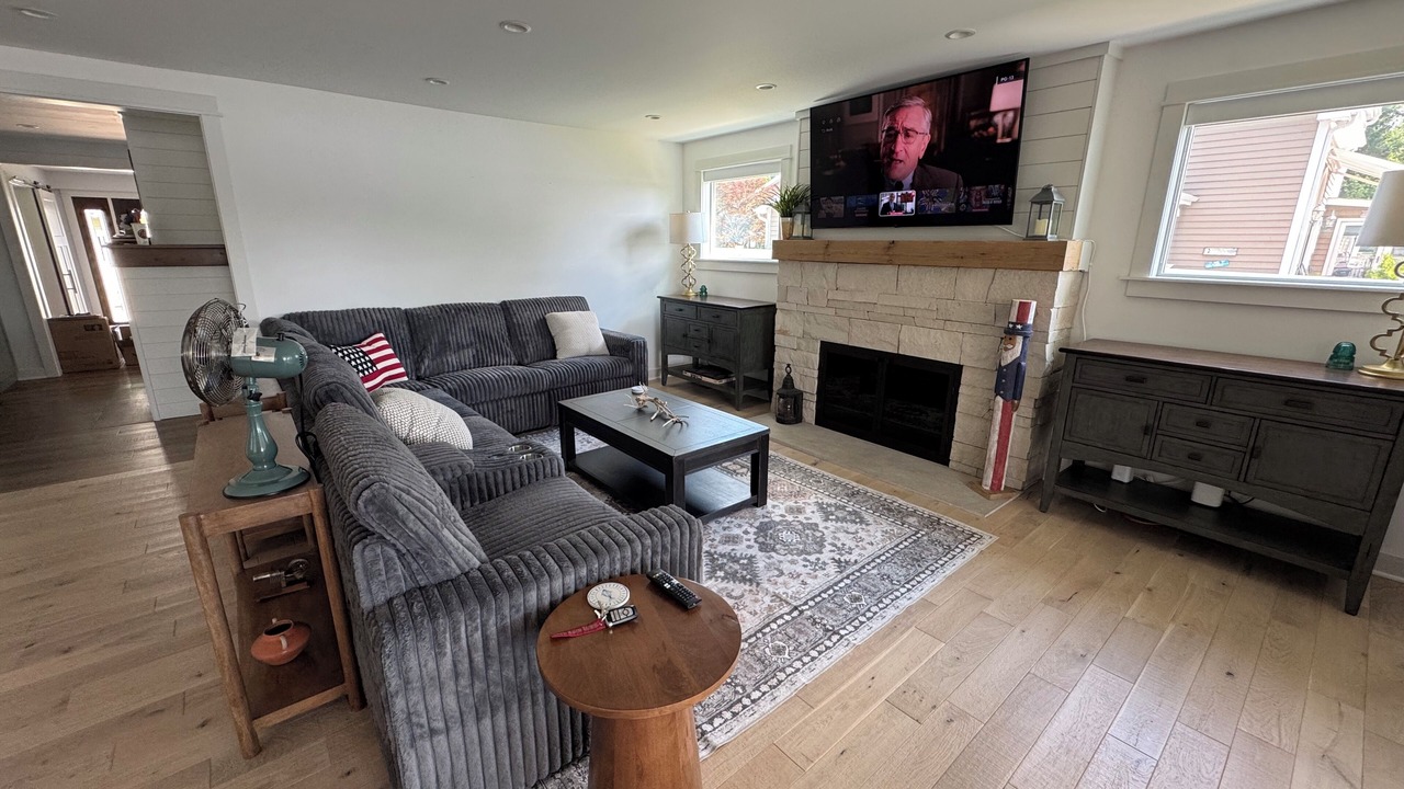 Photo of Livingroom in McHenry