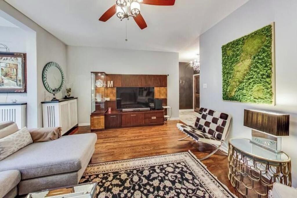 Photo of Livingroom in Evanston