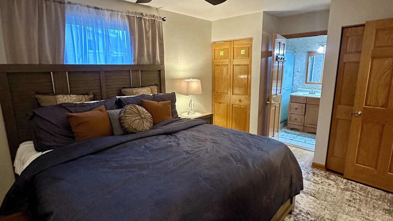 Photo of Bedroom in Glenview