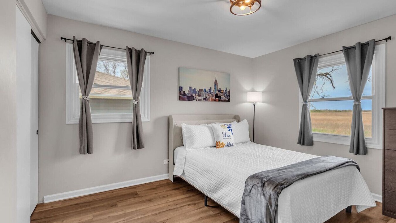 Photo of Bedroom in Lake in the Hills
