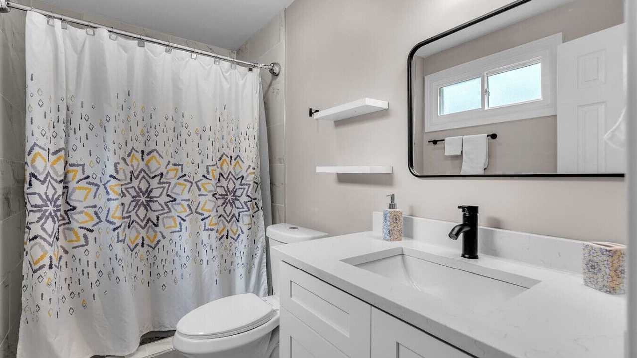 Photo of Bathroom in Lake in the Hills