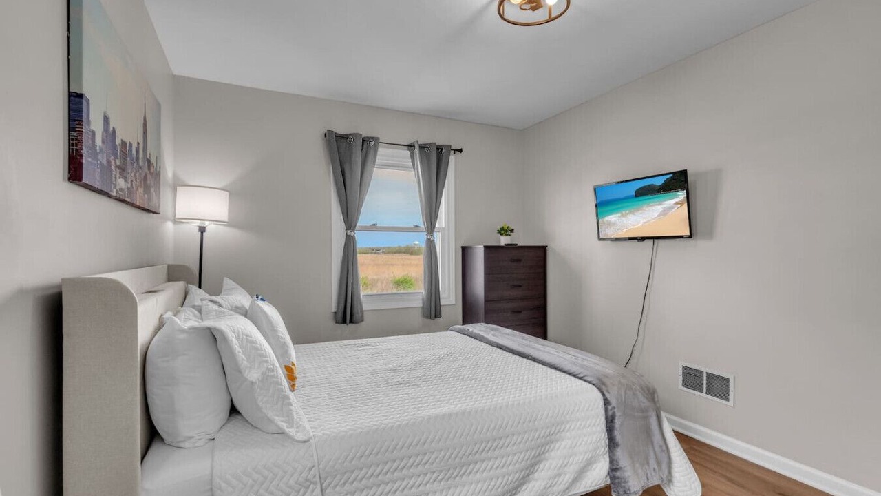 Photo of Bedroom in Lake in the Hills