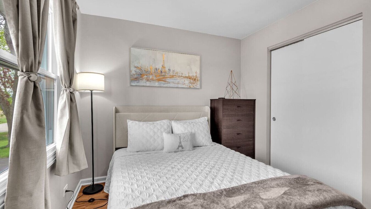 Photo of Bedroom in Lake in the Hills