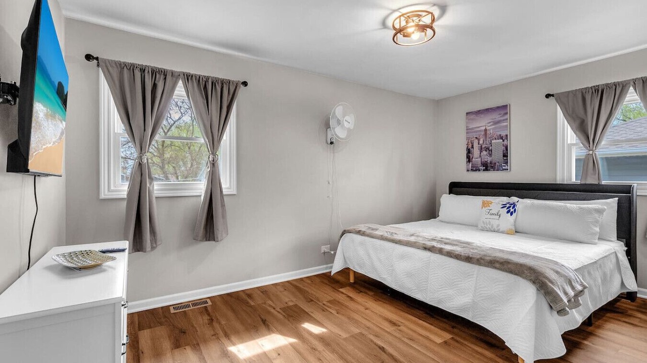 Photo of Bedroom in Lake in the Hills
