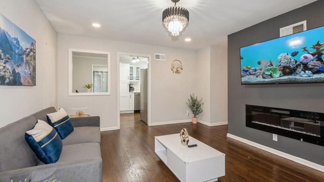 Photo of Livingroom in Elmhurst