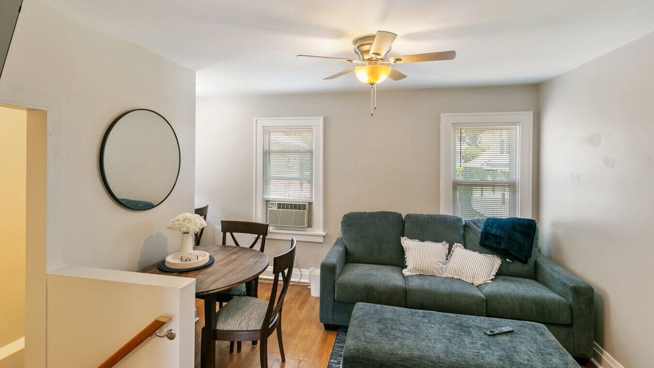 Photo of Livingroom in Highwood