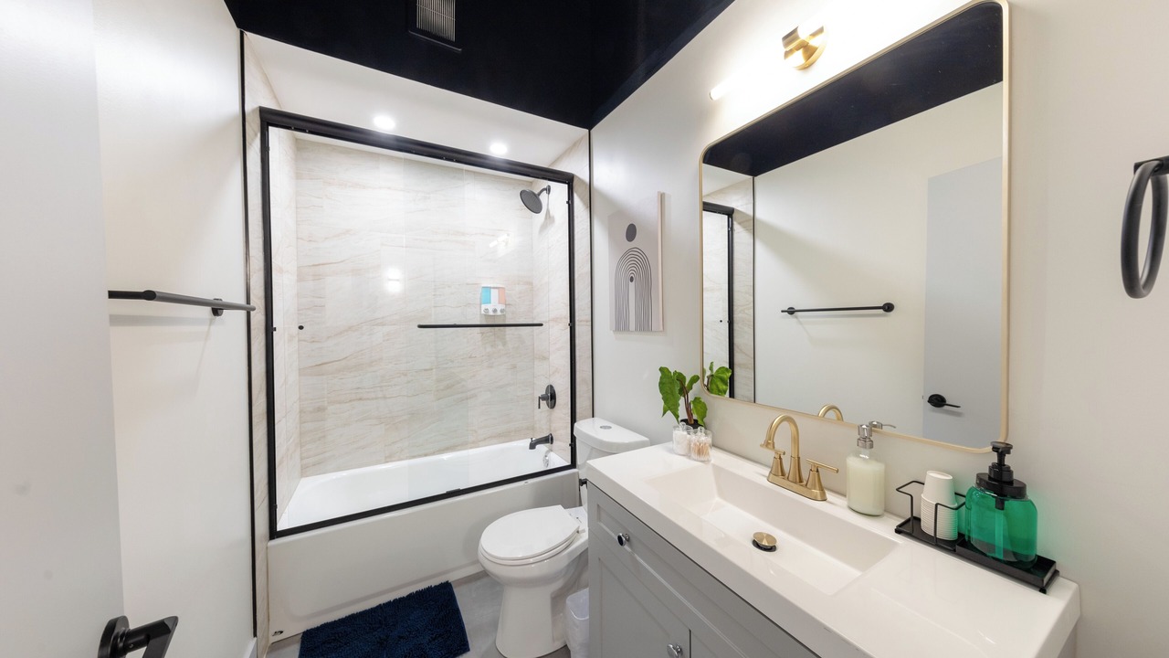 Photo of Bathroom in Near South Side