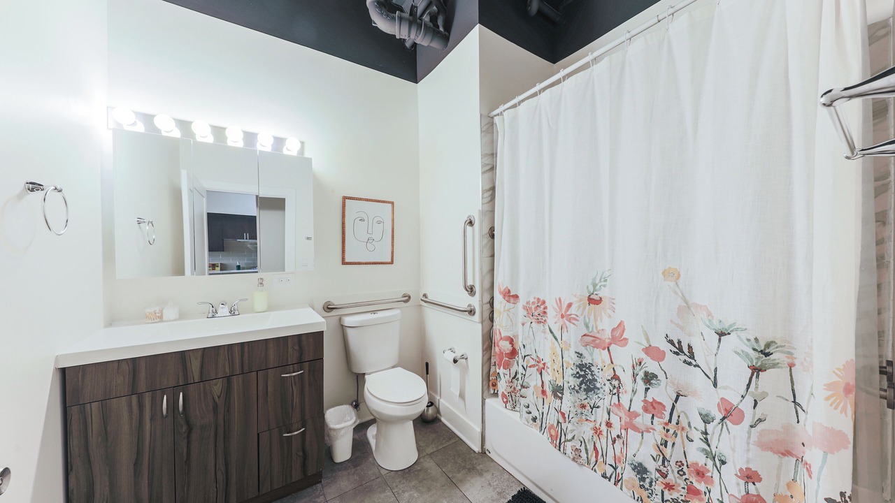 Photo of Bathroom in Near South Side