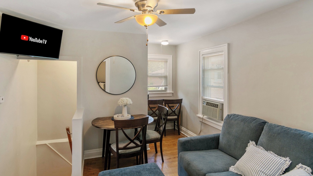 Photo of Livingroom in Highwood