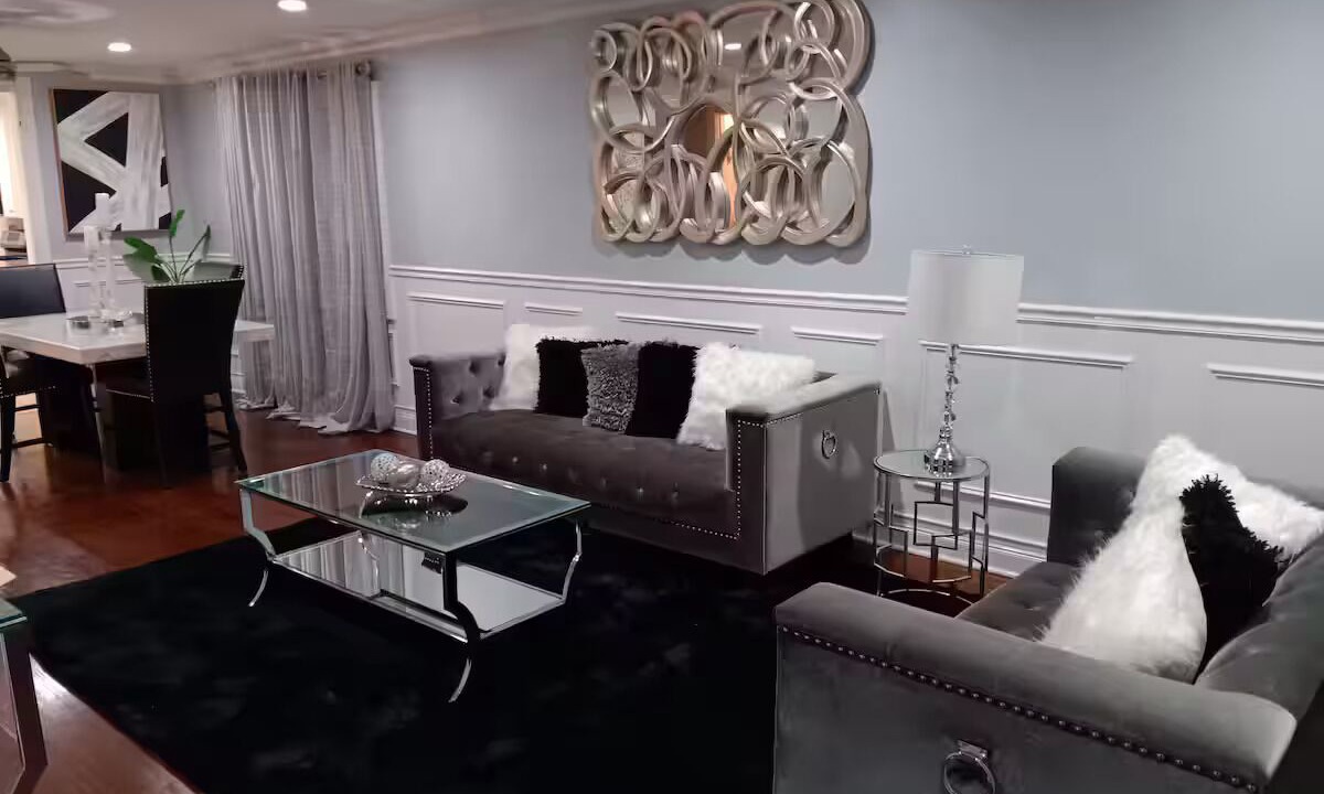 Photo of Livingroom in South Deering
