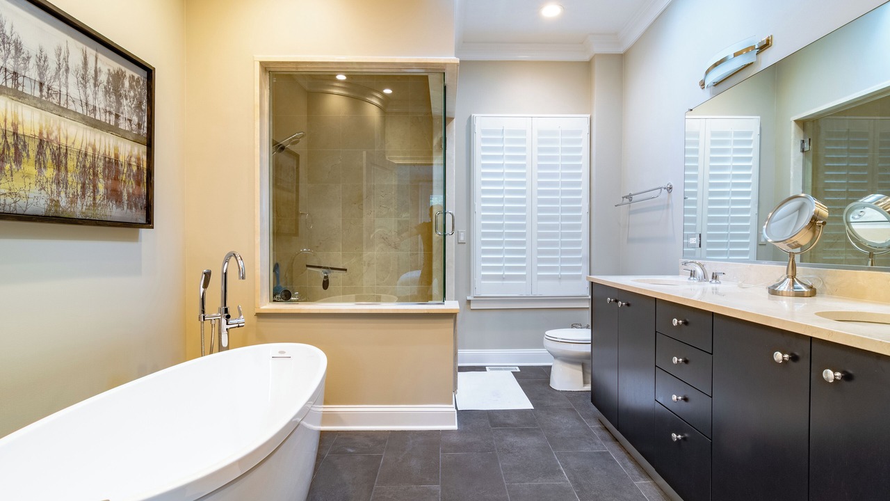 Photo of Bathroom in Rush and Division