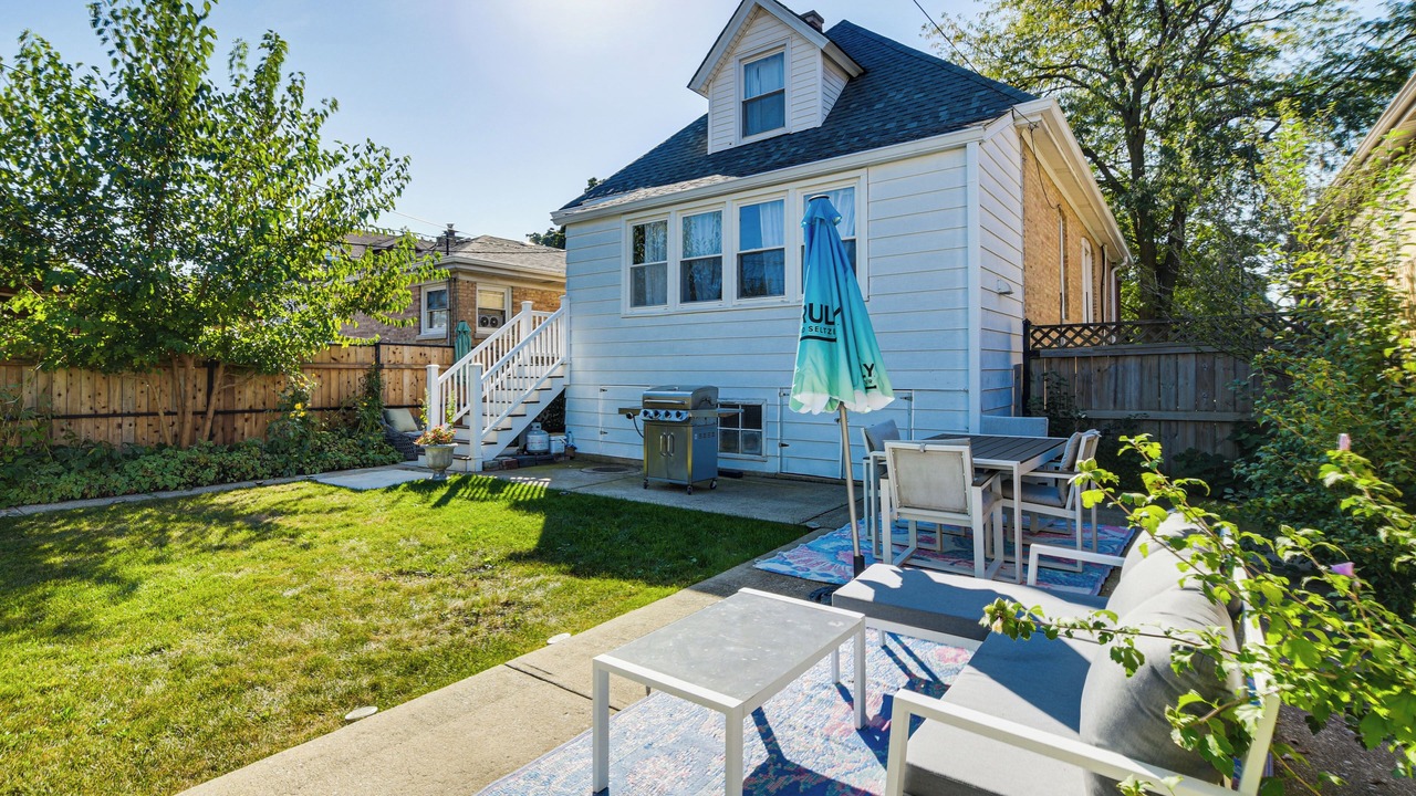 Photo of Outdoor in Belmont Cragin
