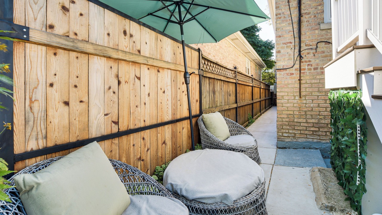 Photo of Outdoor in Belmont Cragin