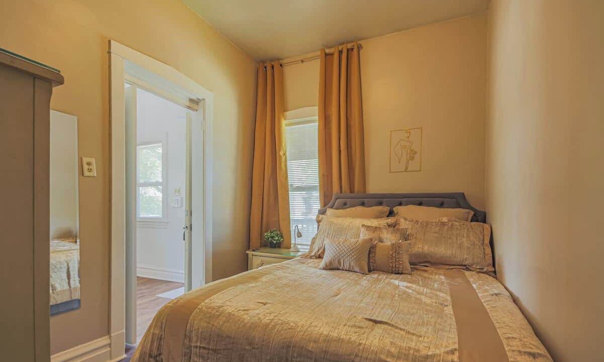 Photo of Bedroom in Forest Park