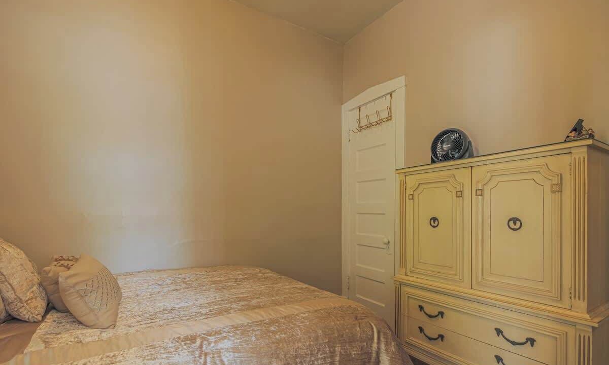 Photo of Bedroom in Forest Park