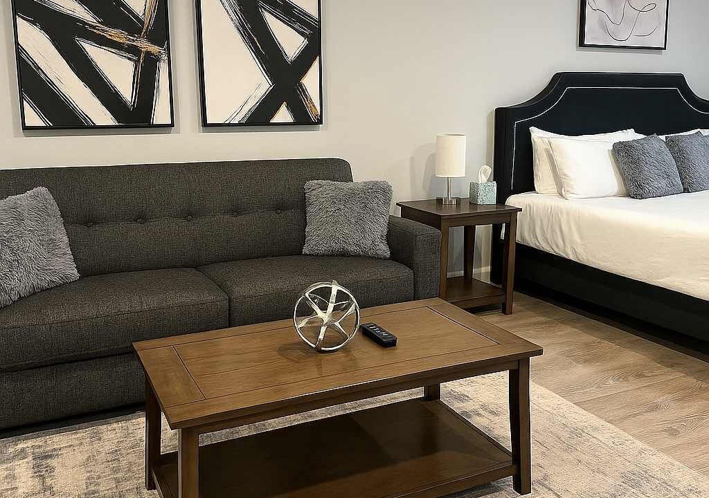 Photo of Livingroom in Lake View East