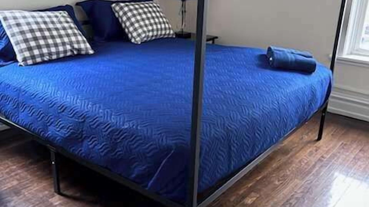 Photo of Bedroom in Edgewater Beach