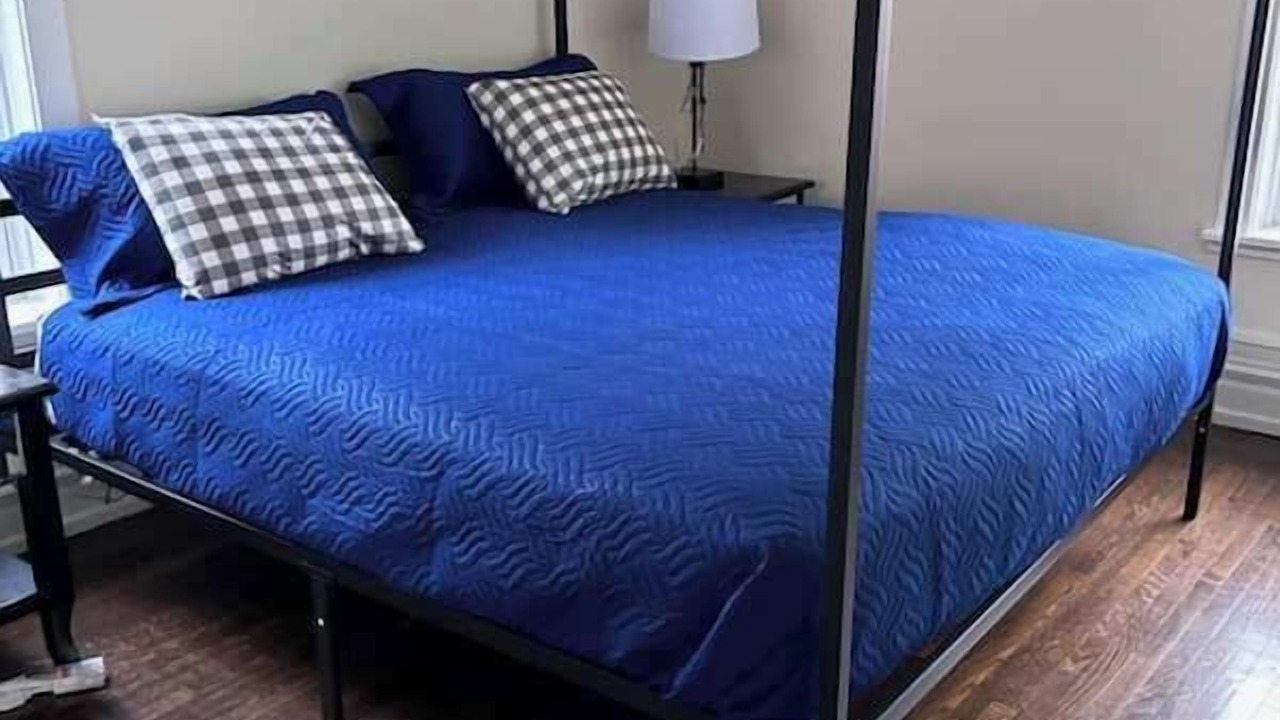 Photo of Bedroom in Edgewater Beach