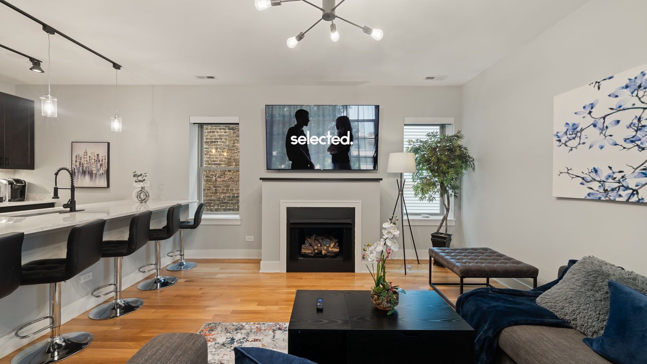 Photo of Livingroom in Heart of Chicago