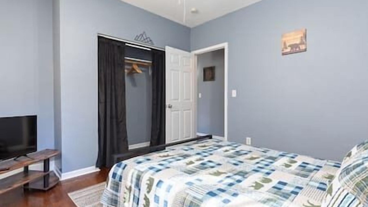Photo of Bedroom in Aurora
