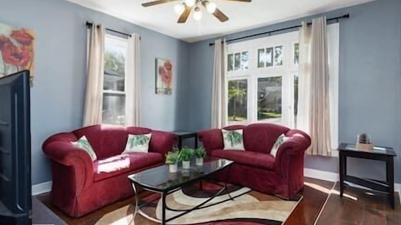 Photo of Livingroom in Aurora