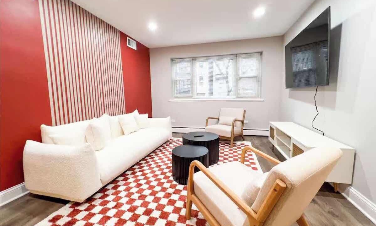 Photo of Livingroom in Lake View East