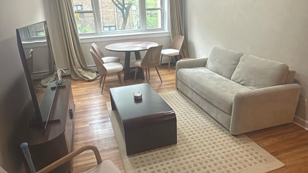 Photo of Livingroom in Lake View East