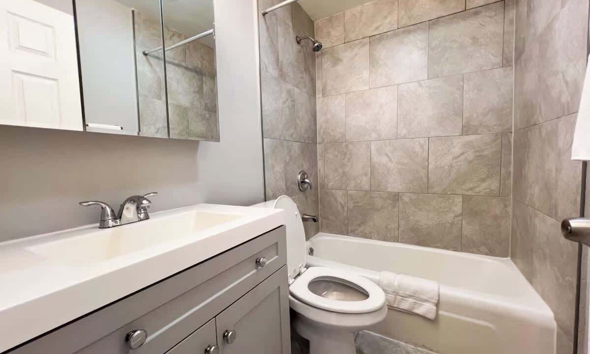 Photo of Bathroom in Lake View East